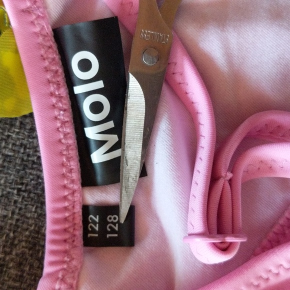 CLEARANCE!!! MOLO Naja - Fuchsia Pink - Pink UV bikini with attached butterflies - Picture 9 of 11